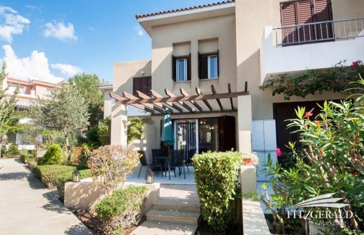 Case de vacanță Owls Nest Townhouse Paphos