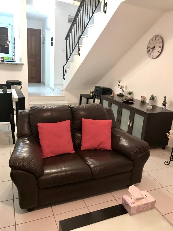 Owls Nest Townhouse Будинок відпочинку Пафос